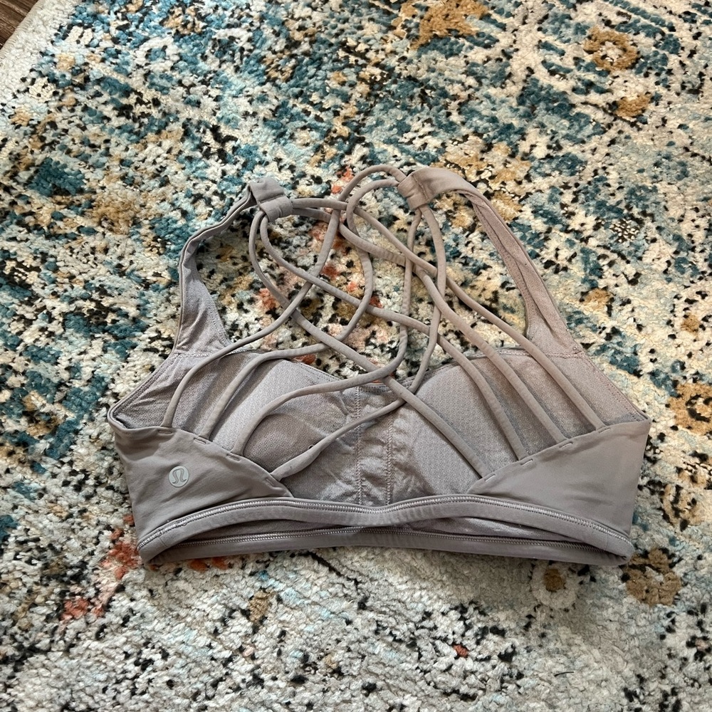 Lululemon sports bra size 6